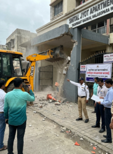 नालासोपाऱ्यात ‘शितल ज्योत’ अपार्टमेंटमधील अनधिकृत बांधकामावर पालिकेचा हातोडा!
