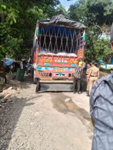 वसईतून गुजरातला जाणारा संशयास्पद धान्याचा ट्रक पोलिसांच्या ताब्यात; चौकशी सुरू