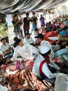 मांजरीतील आदिवासी विद्यार्थ्यांचे आमरण उपोषण १६ व्या दिवशी स्थगितीच्या उंबरठ्यावर; शासनाच्या निर्णयामुळे आंदोलनाला मोठे यश